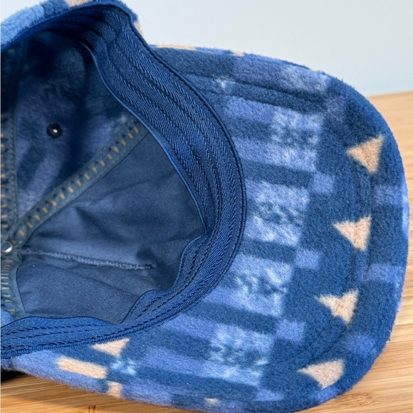 ❄️ Columbia Fleece Hat Cap Fitted S/M Blue Aztec Print Winter Warm Flexfit - Picture 7 of 7